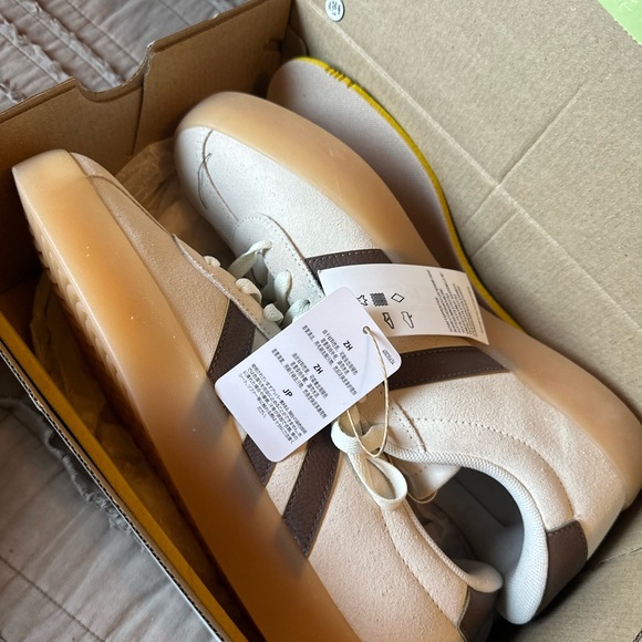 VL Court 3.0 - Picture 1 of 5